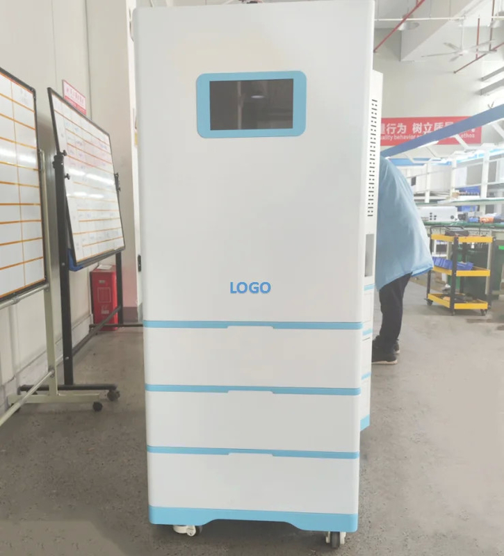 Armazém de baterias de lítio Lifepo4 empilhadas em uma Bateria de lítio Inverter de armazenamento